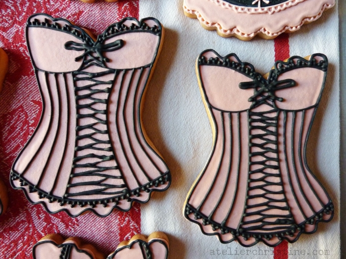 le Shoppe @ l'Atelier de Christine | Pink + Black Corset Decorated Cookies for a Bachelorette Party