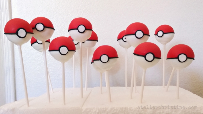 le Shoppe @ l'Atelier de Christine| Pokeball Cake Pops + Cookies for a Pokemon Birthday Party